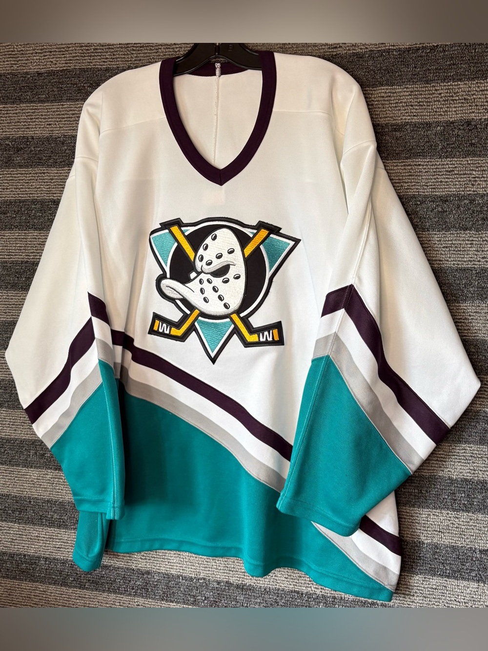 Vintage 90’s CCM Anaheim Mighty Ducks NHL Hockey Jersey Men’s XL EUC